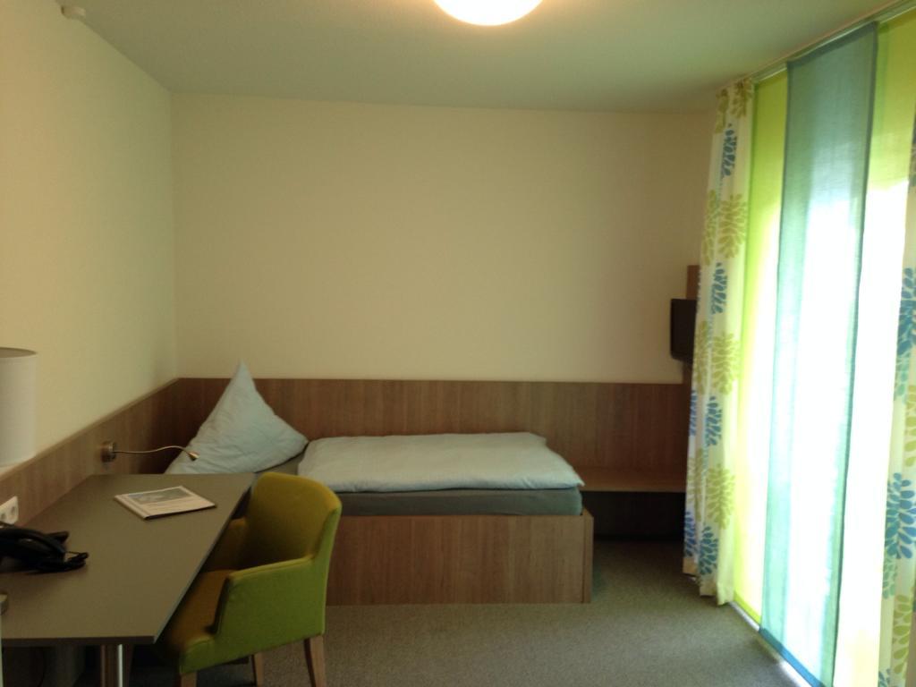 Hotel Astra ラシュタット 部屋 写真